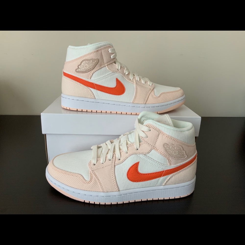 Air Jordan 1 Mid SE Size 9